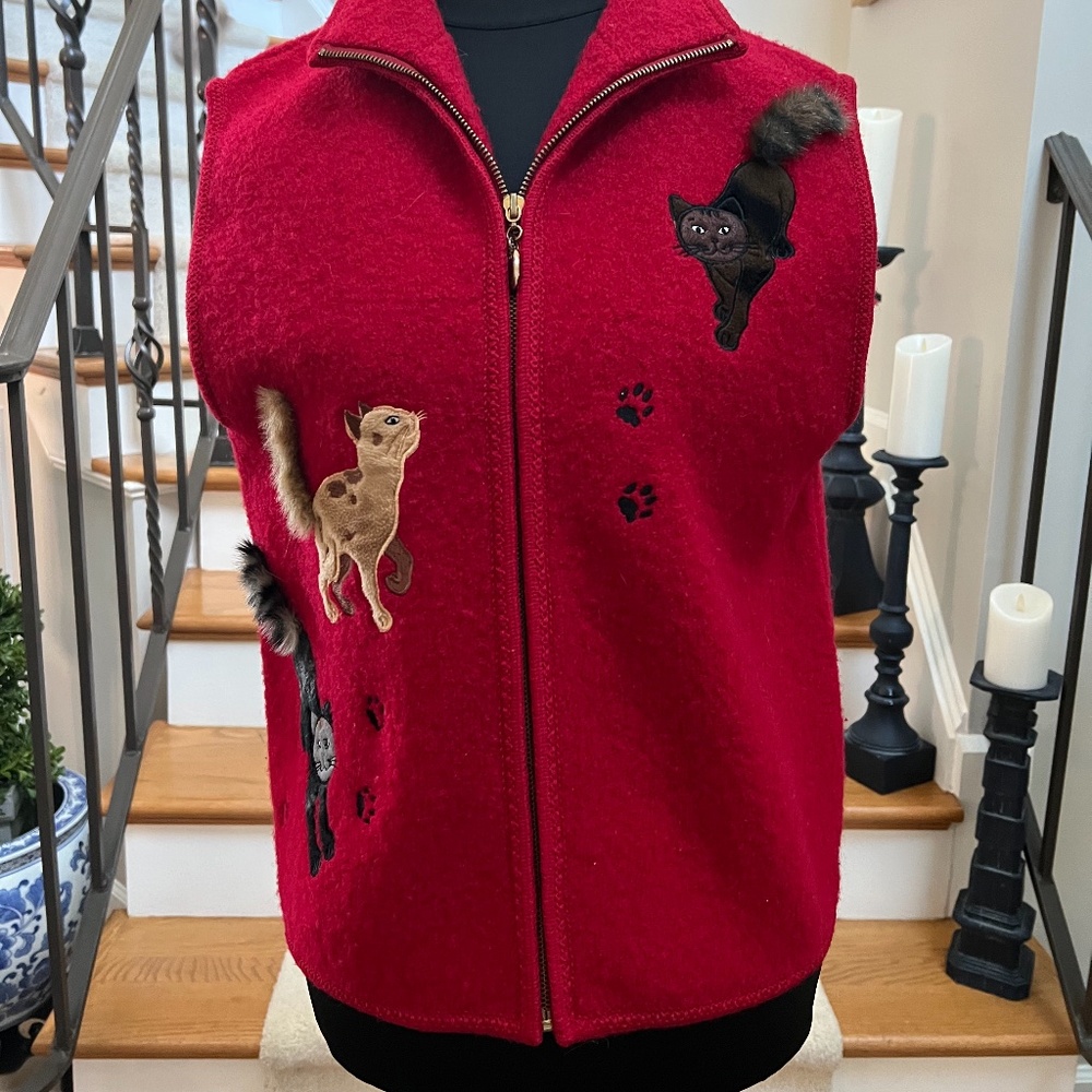 ❤️LIS INTERNATIONAL BOILED WOOL CAT VEST❤️ - Picture 2 of 15